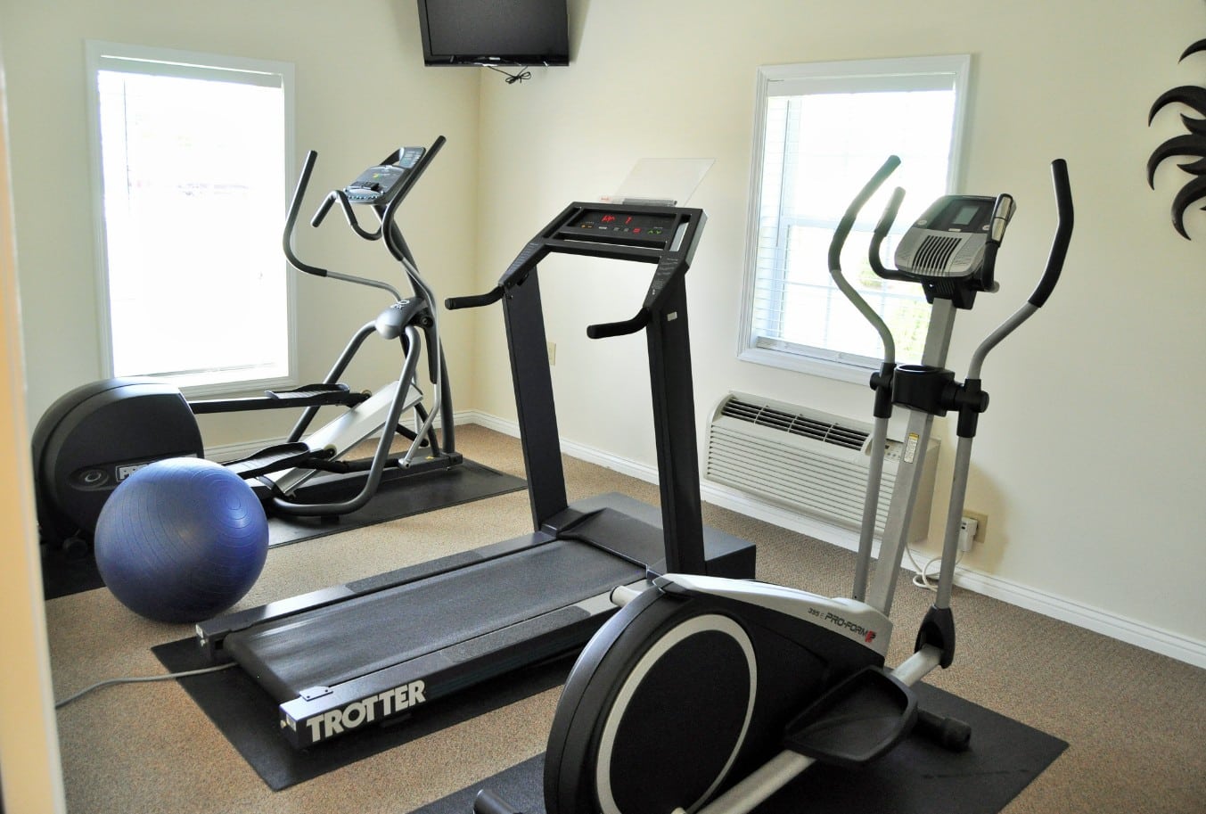 WARM EXERCISE EQUIPMENT