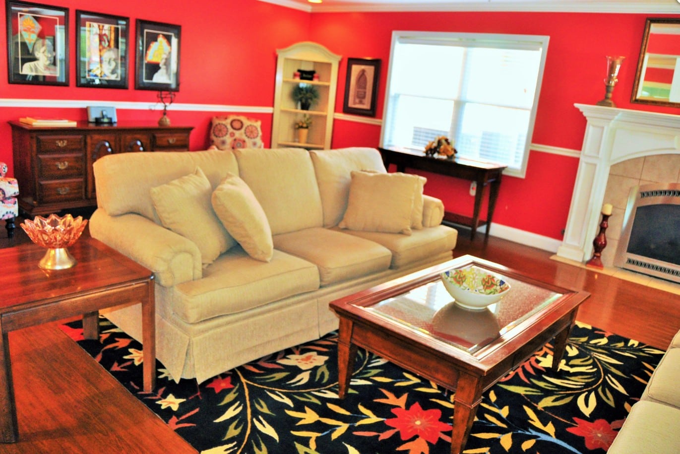 WARM LIVING ROOM